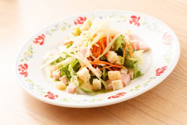 croutons sebze salatası