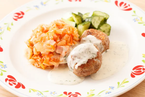 Meatballs with cabbage — Stock Photo, Image