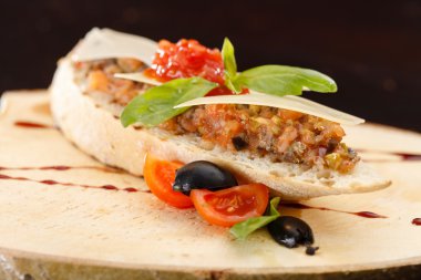 İtalyan meze ile domates bruschetta