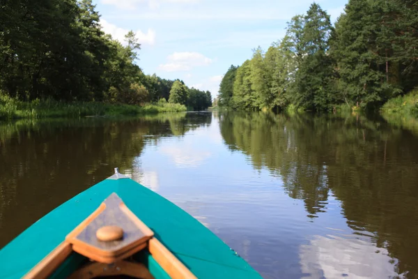 Kajakken op een kleine rivier — Stockfoto