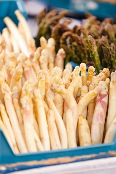 Spargel auf dem Markt — Stockfoto