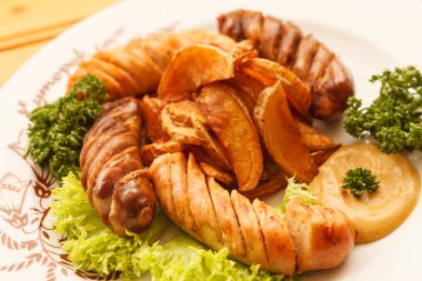 sosisleri patates ile