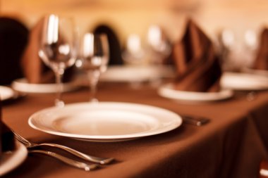 tablolar için yemek ayarla