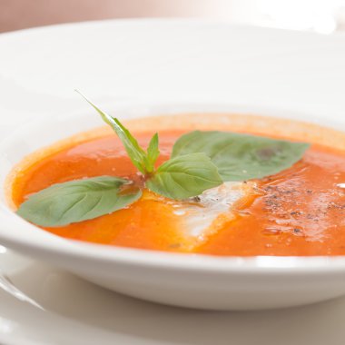 taze domates çorbası