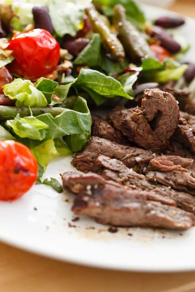 Salad with Beef and  Tomato — Stock Photo, Image