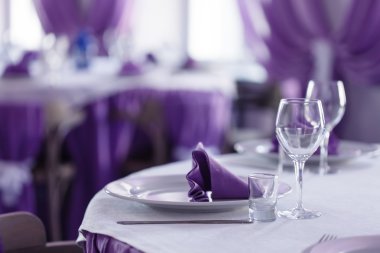 tablolar için yemek ayarla