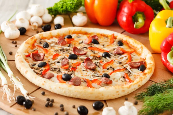 Pizza vom Feinsten — Stockfoto