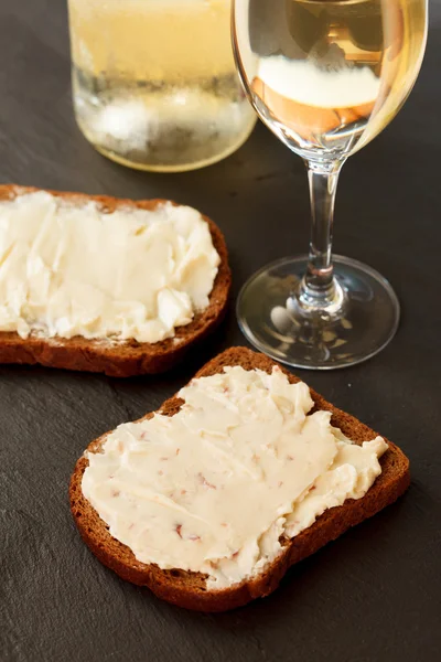 Toast with cheese and wine — Stock Photo, Image