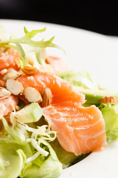 Salat mit Lachs — Stockfoto