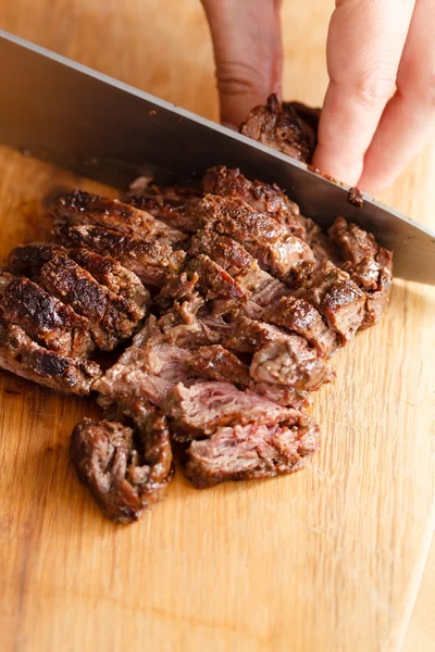 Steak schneiden — Stockfoto