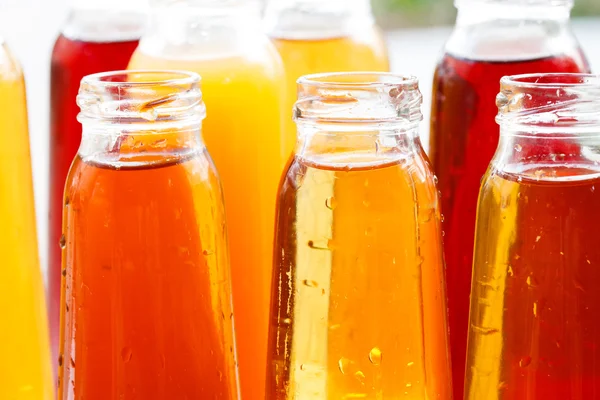 Verschiedene Flaschen Saft — Stockfoto