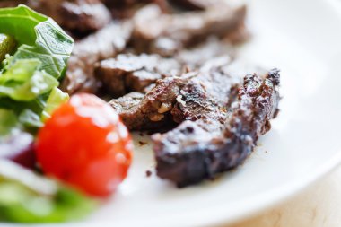 salata ile sığır eti