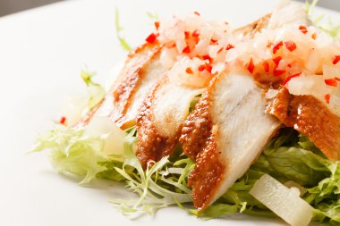 füme yılan balığı salatası