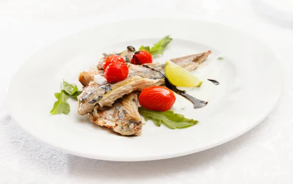 Fish with vegetables — Stock Photo, Image