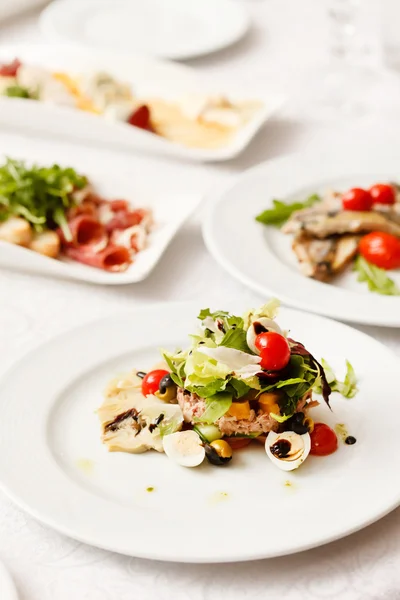 Essen auf dem Festtisch — Stockfoto