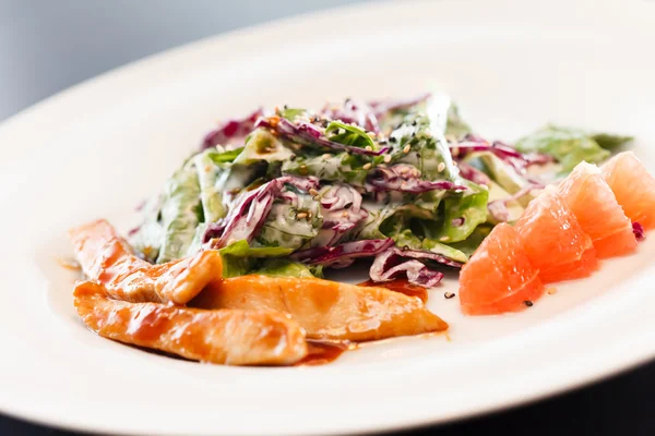 Salad with chicken — Stock Photo, Image