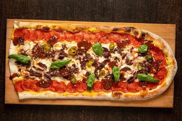 Pizza Dengan Daging Sapi Dan Jamur — Stok Foto