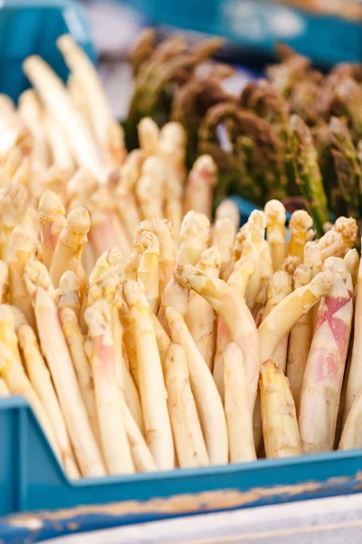 Ein Bund frischer Spargel — Stockfoto