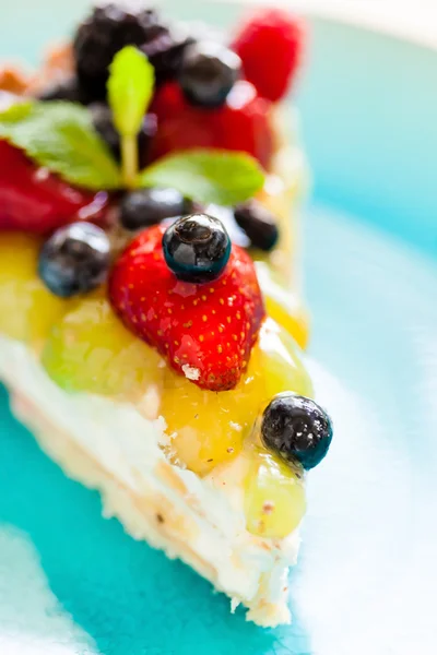 新鮮な果実とケーキ — ストック写真