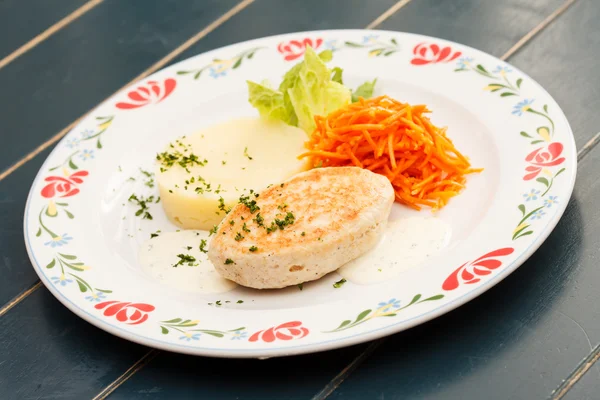 Costeleta de frango com purê de batatas — Fotografia de Stock