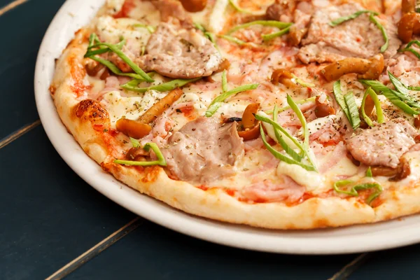 Pizza with beef and mushrooms — Stock Photo, Image