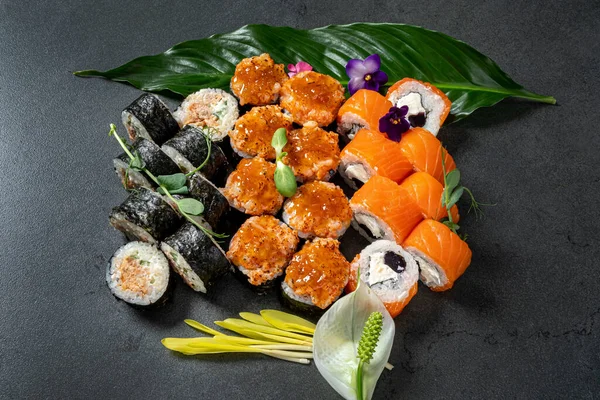 tasty sush with edible flowers