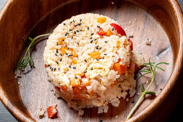 Arroz Con Verduras Cuenco Madera —  Fotos de Stock