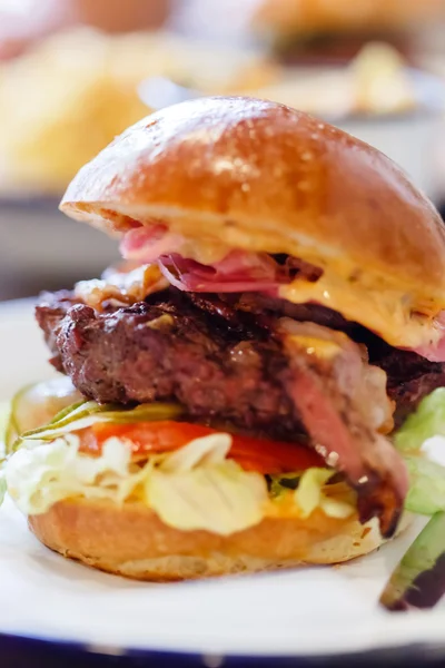 Tasty burger — Stock Photo, Image