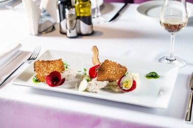 Restoranda gurme salatası.