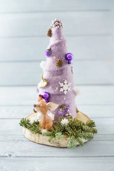 Vánoční Dovolená Pozadí Jedlovými Větvemi Zlaté Koule Girland Sněhové Vločky — Stock fotografie