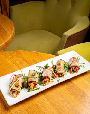 Sebzeli ve soslu patlıcan böreği.