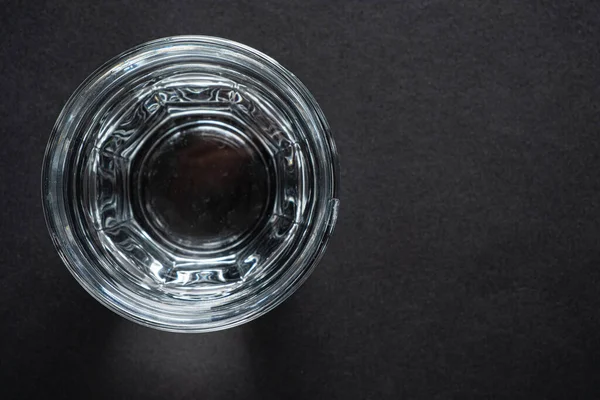 Стакан Воды Черном Фоне — стоковое фото