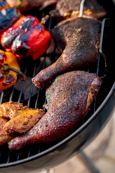 Pollo Parrilla Con Carbón Activado —  Fotos de Stock