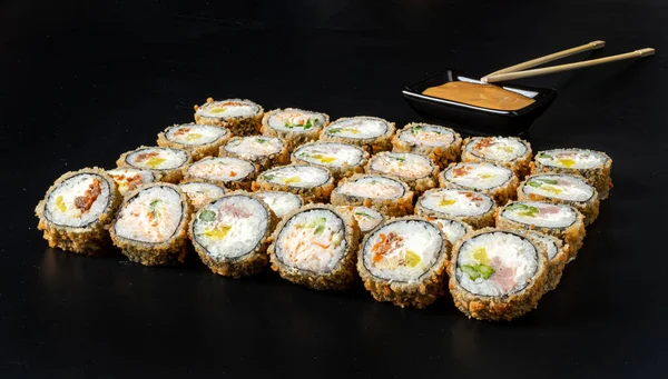 Chutné Sushi Černém Pozadí — Stock fotografie