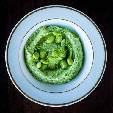 edamame fasulyeli yeşil humus.