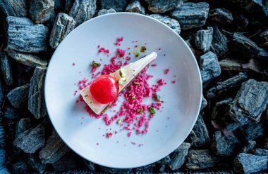 Taze böğürtlenli vegan tatlı