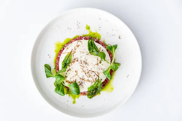 Tartare Manzo Con Salsa Erbe Aromatiche — Foto Stock