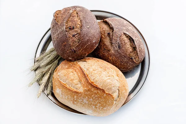 Čerstvý Organický Chléb Bílém Pozadí — Stock fotografie