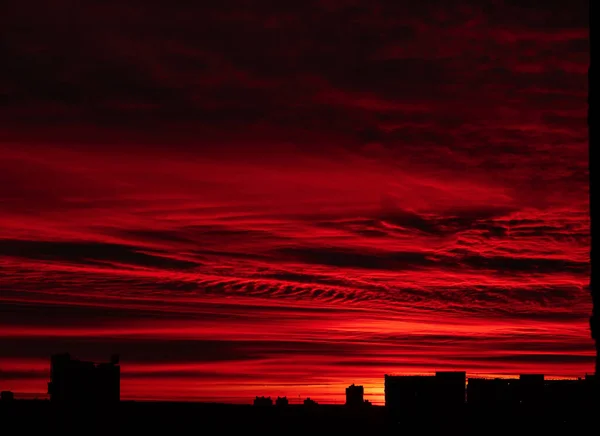 Ciudad Amanecer Primer Plano Cielo Rojo —  Fotos de Stock