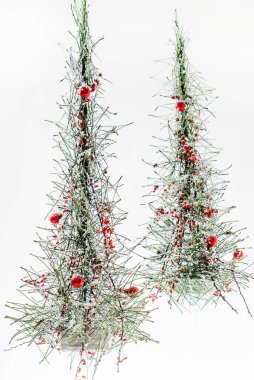 Beyazların üzerinde yaratıcı Noel süslemesi