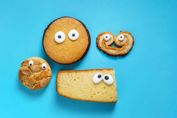 Galletas Divertidas Fondo Azul —  Fotos de Stock