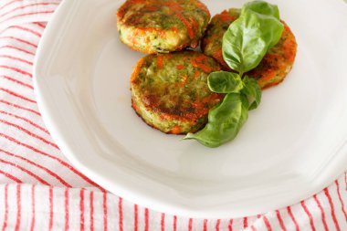 Parmesan peynirli sebze pirzolası.