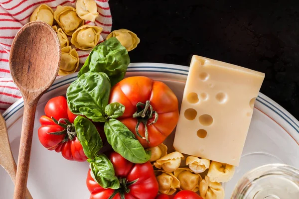 Vista Dall Alto Dei Ravioli Ripieni Freschi Italiani Preparati Cottura — Foto Stock