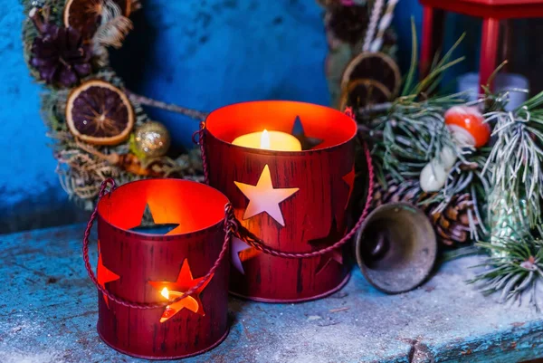 Candele Natale Sullo Sfondo Della Neve — Foto Stock