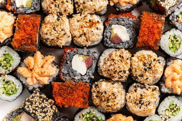 Foto Bandeja Sushi Maki Fresco Com Muita Variedade — Fotografia de Stock