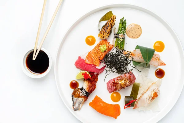 Sushi Gourmet Sul Backgrond Bianco — Foto Stock