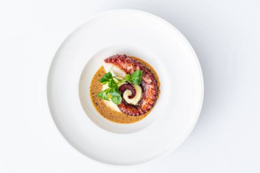 Patates püresi ve soslu ahtapot