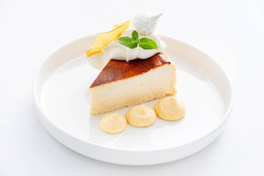 Limonlu ve kremalı cheesecake.