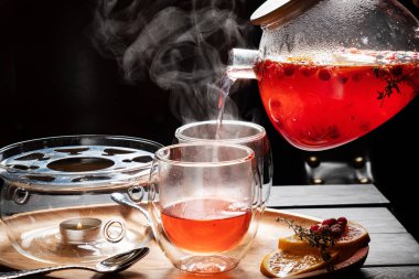 Böğürtlenli ve otlu çay