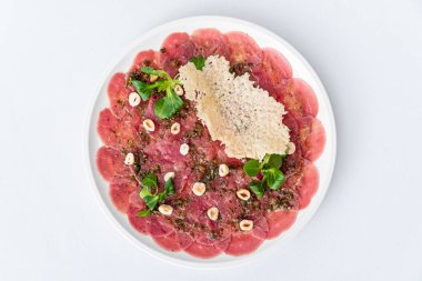 Cevizli ve parmesanlı carpaccio.